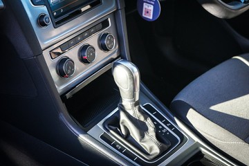 https://vehicle-cdn.autoleague.cloud/32225_81010508_22.jpg