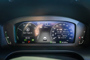 https://vehicle-cdn.autoleague.cloud/32225_81010526_15.jpg