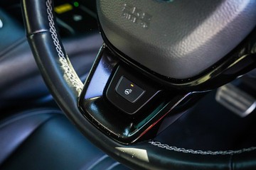 https://vehicle-cdn.autoleague.cloud/32225_81010526_21.jpg
