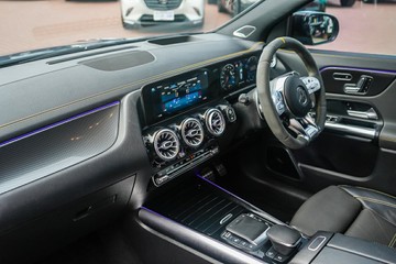 https://vehicle-cdn.autoleague.cloud/32225_81010527_14.jpg