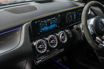 https://vehicle-cdn.autoleague.cloud/32225_81010527_15.jpg
