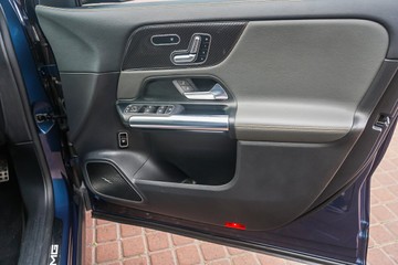 https://vehicle-cdn.autoleague.cloud/32225_81010527_3.jpg