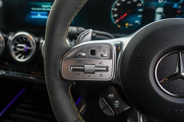 https://vehicle-cdn.autoleague.cloud/32225_81010527_7.jpg