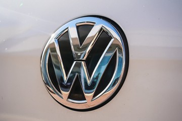 https://vehicle-cdn.autoleague.cloud/32225_81010542_11.jpg