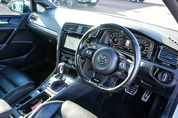 https://vehicle-cdn.autoleague.cloud/32225_81010542_14.jpg
