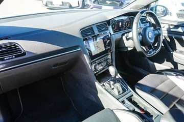 https://vehicle-cdn.autoleague.cloud/32225_81010542_21.jpg