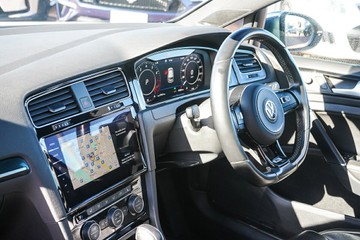 https://vehicle-cdn.autoleague.cloud/32225_81010542_22.jpg