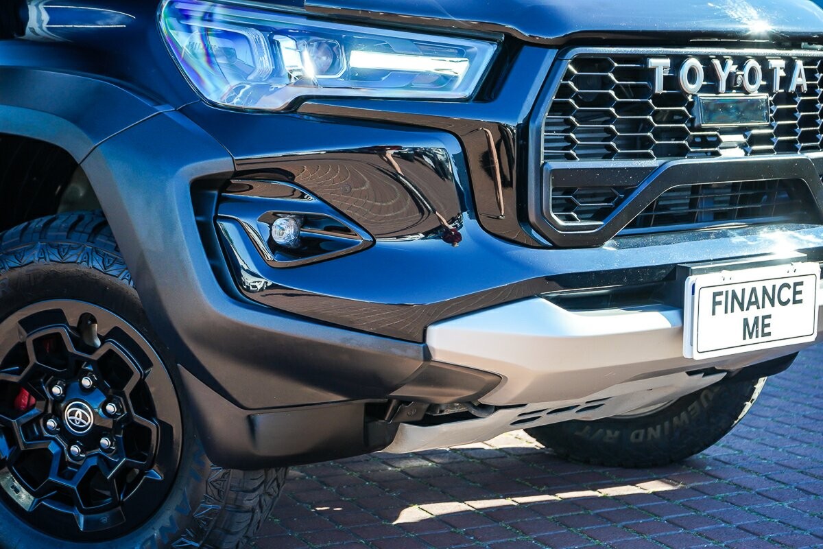 Toyota Hilux image 2