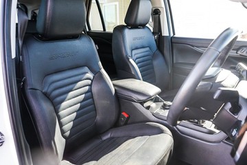https://vehicle-cdn.autoleague.cloud/32225_81010566_14.jpg