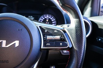 https://vehicle-cdn.autoleague.cloud/32225_81010569_17.jpg