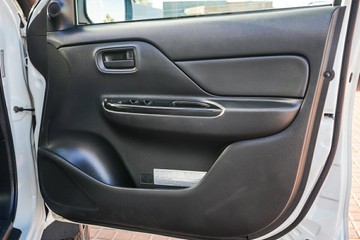https://vehicle-cdn.autoleague.cloud/32225_81010578_12.jpg