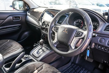 https://vehicle-cdn.autoleague.cloud/32225_81010578_13.jpg