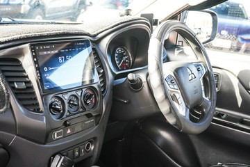 https://vehicle-cdn.autoleague.cloud/32225_81010578_22.jpg