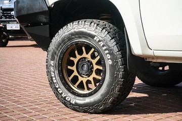 https://vehicle-cdn.autoleague.cloud/32225_81010578_4.jpg