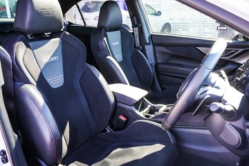 https://vehicle-cdn.autoleague.cloud/32225_81010583_14.jpg