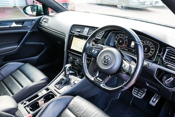 https://vehicle-cdn.autoleague.cloud/32225_81010610_13.jpg
