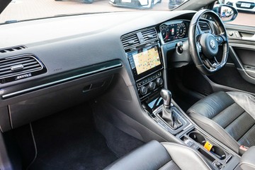 https://vehicle-cdn.autoleague.cloud/32225_81010610_22.jpg