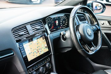 https://vehicle-cdn.autoleague.cloud/32225_81010610_23.jpg