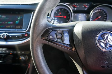 https://vehicle-cdn.autoleague.cloud/32225_81010630_12.jpg