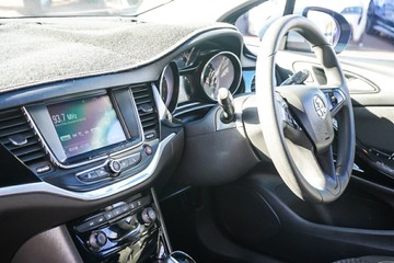 https://vehicle-cdn.autoleague.cloud/32225_81010630_17.jpg