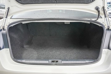 https://vehicle-cdn.autoleague.cloud/32225_81010634_9.jpg