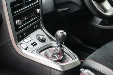 https://vehicle-cdn.autoleague.cloud/32225_81010637_23.jpg