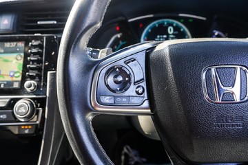 https://vehicle-cdn.autoleague.cloud/32225_81010646_15.jpg