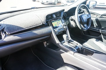 https://vehicle-cdn.autoleague.cloud/32225_81010646_20.jpg