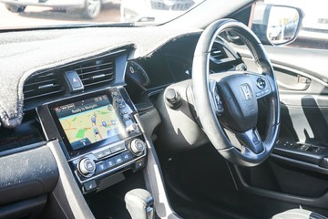 https://vehicle-cdn.autoleague.cloud/32225_81010646_21.jpg