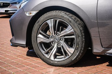 https://vehicle-cdn.autoleague.cloud/32225_81010646_5.jpg
