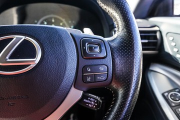 https://vehicle-cdn.autoleague.cloud/32225_81010647_17.jpg