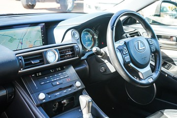 https://vehicle-cdn.autoleague.cloud/32225_81010647_23.jpg