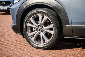 https://vehicle-cdn.autoleague.cloud/32225_81010660_5.jpg