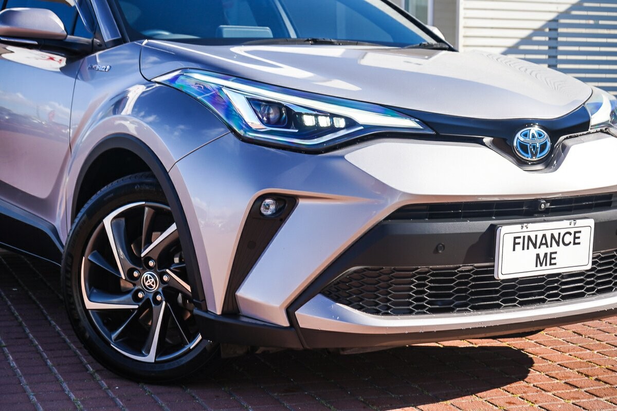 Toyota C-hr image 2