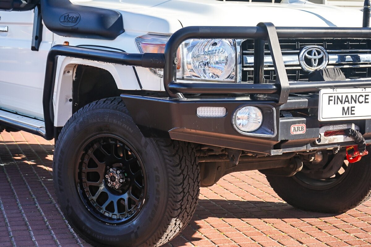 Toyota Landcruiser image 2