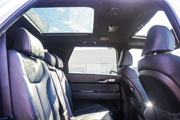 https://vehicle-cdn.autoleague.cloud/32225_81010685_12.jpg