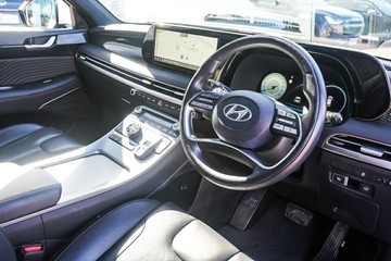 https://vehicle-cdn.autoleague.cloud/32225_81010685_14.jpg