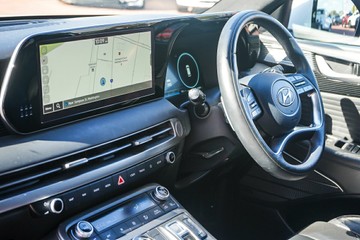 https://vehicle-cdn.autoleague.cloud/32225_81010685_24.jpg