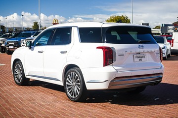 https://vehicle-cdn.autoleague.cloud/32225_81010685_6.jpg
