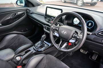https://vehicle-cdn.autoleague.cloud/32225_81010689_12.jpg