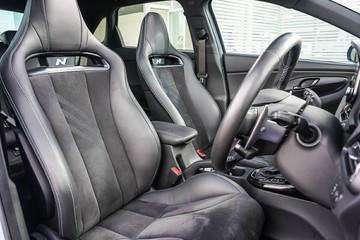 https://vehicle-cdn.autoleague.cloud/32225_81010689_13.jpg