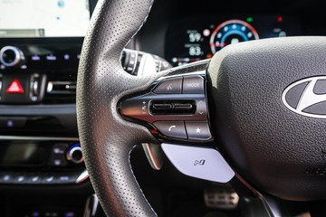 https://vehicle-cdn.autoleague.cloud/32225_81010689_17.jpg