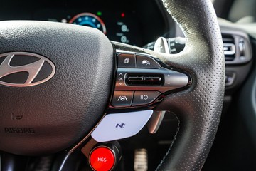 https://vehicle-cdn.autoleague.cloud/32225_81010689_18.jpg