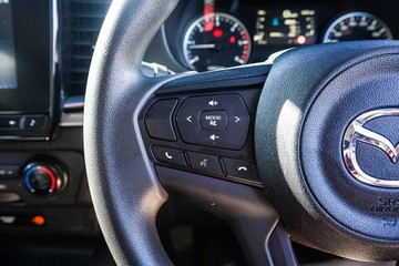 https://vehicle-cdn.autoleague.cloud/32225_81010690_14.jpg