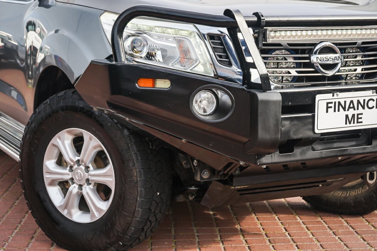 Nissan Navara image 2