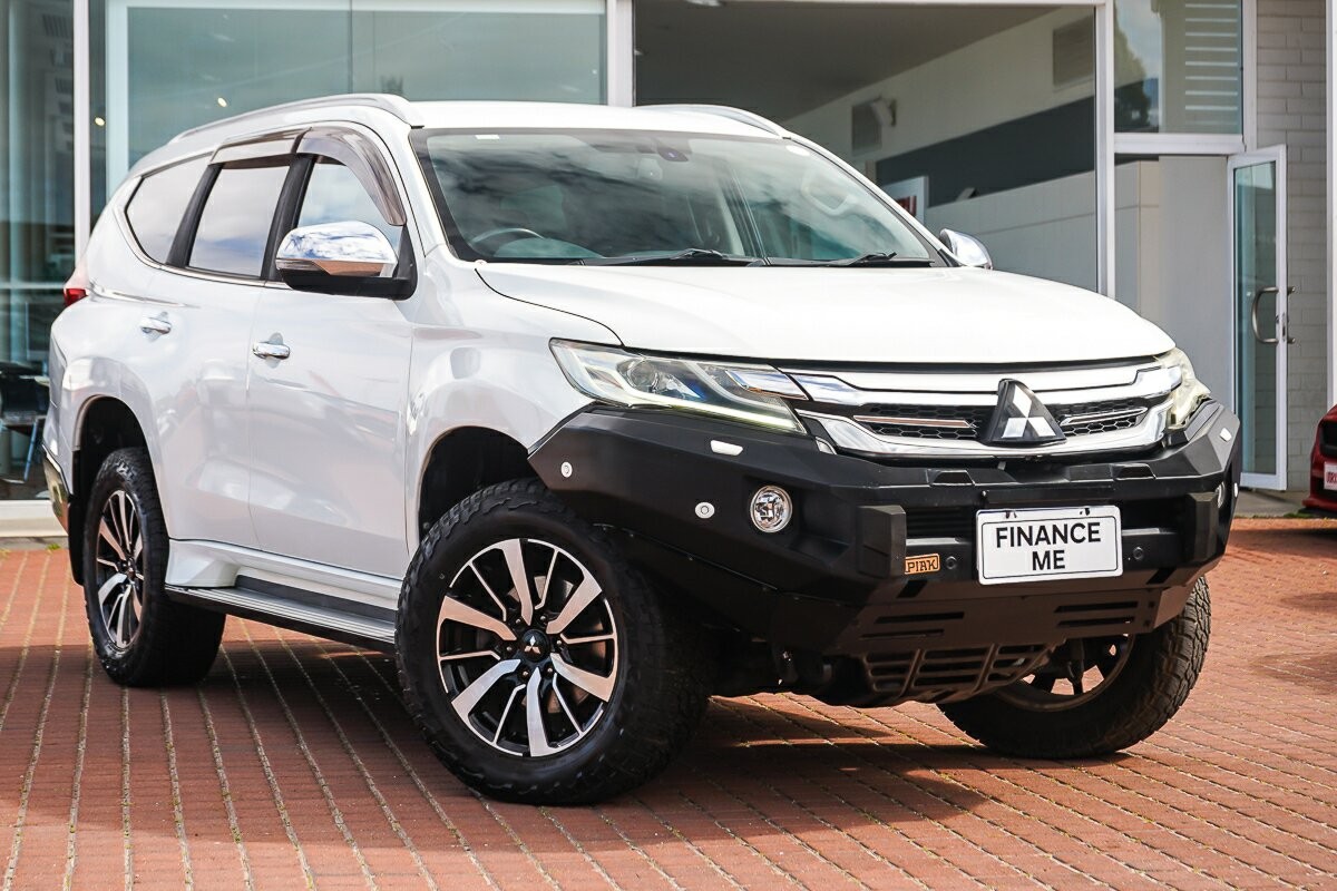 Mitsubishi Pajero Sport image 1