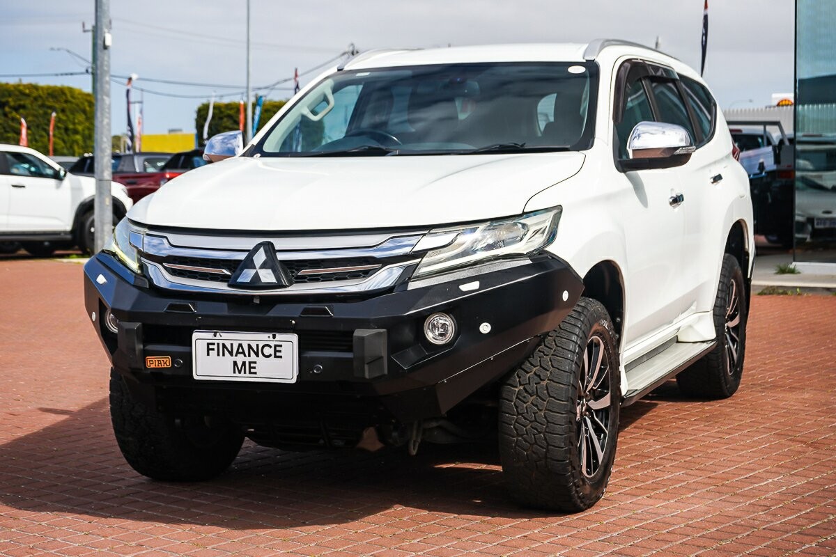 Mitsubishi Pajero Sport image 4