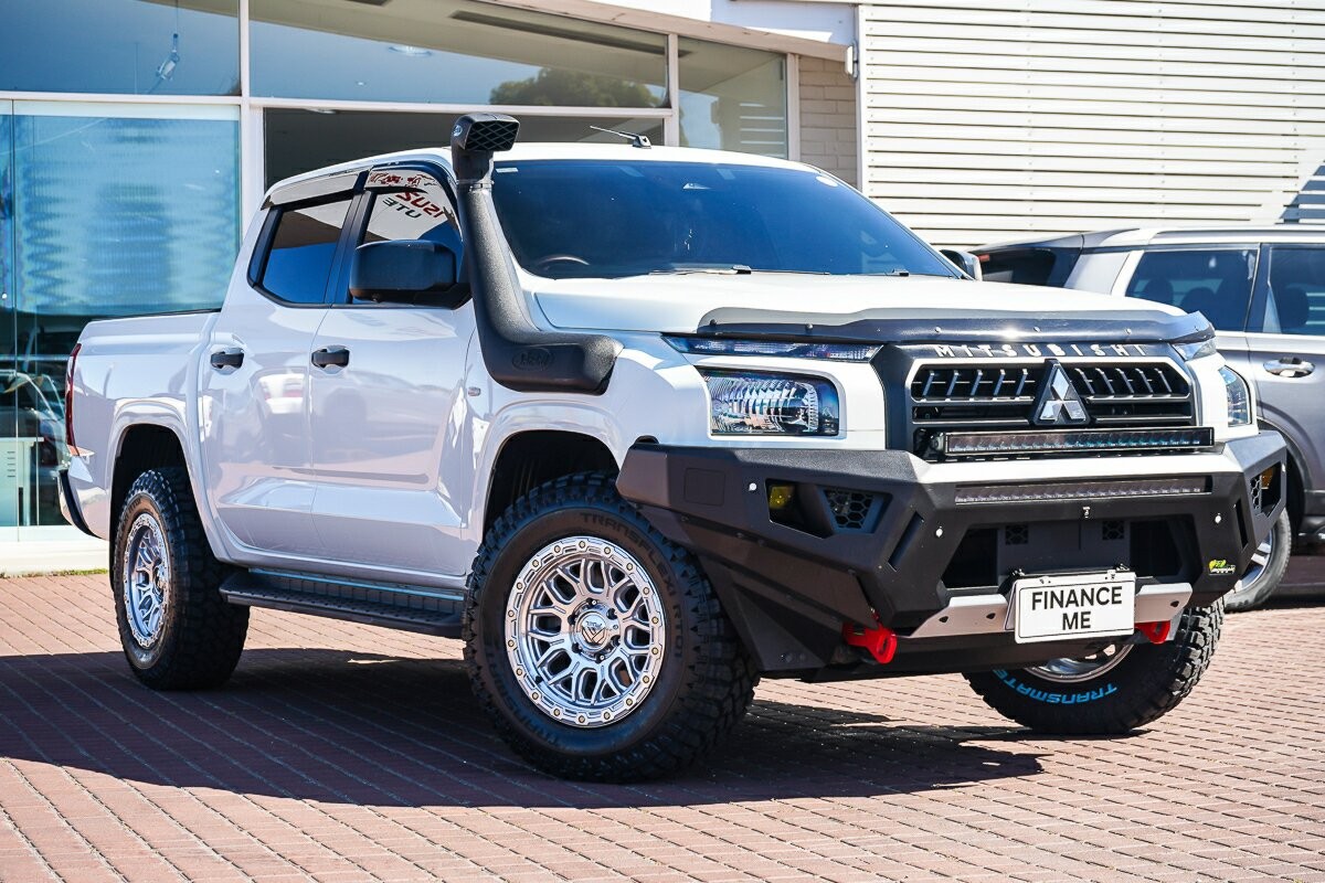 Mitsubishi Triton image 1