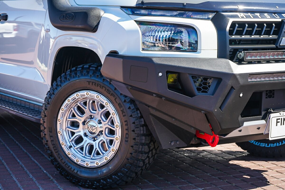 Mitsubishi Triton image 2