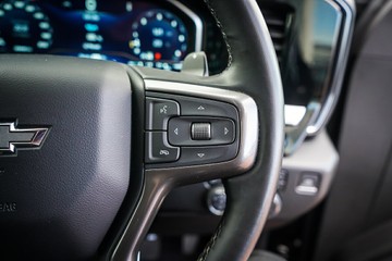 https://vehicle-cdn.autoleague.cloud/32225_81010888_13.jpg